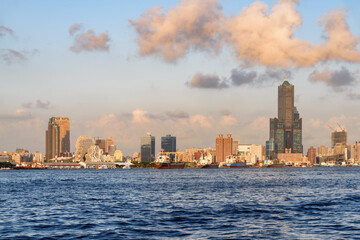 Obraz premium Kaohsiung skyline. Scenic view of Kaohsiung Harbor, Taiwan