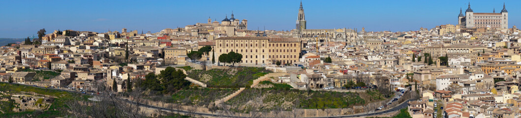 Fototapeta na wymiar View at the Toledo old Town with Tajo river. UNESCO world heritage site in Spain.