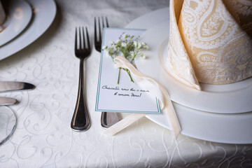 Served banquet, wedding table, with a sign saying "Thank you for being with us on this day", with a shallow depth of field