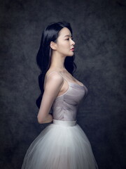 포즈,여성, 女, 드레스, 미, 자세, 체형, 춤,댄스, 춤사위,동작, 신부, 유행, beautiful, 인물사진, 사람, 글래머, 포즈, 우아한 , 여자, women, girl, 아가씨, 긴머리, 여성, 섹시, 프로필, 흰피부, 무용, 발레리나, 무용수, 필라테스, 요가, 무표정, 소녀,발레