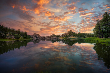 Fototapeta na wymiar Magnificent Sunrise at Sylvan Lake