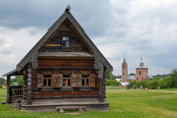Traditional russian wooden house in Museum of wooden architecture. Suzdal town, Vladimir Oblast, Russia. - obrazy, fototapety, plakaty