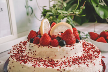 cheesecake with strawberries