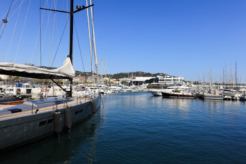 Fototapeta premium City and port of Cannes with Palais de festival