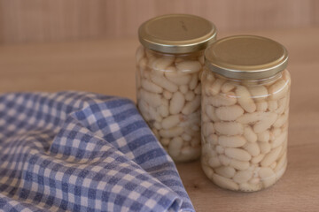 Alubias en un tarro de cristal