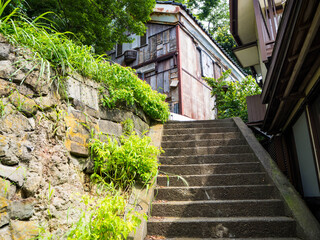 田舎の祖父母の家の裏にあるのぼりの階段