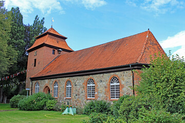 Neetze: Spätgotische St.-Willibrord-Kirche (13.Jh., Niedersachsen