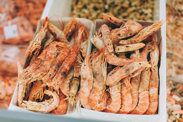 Shrimp in the fridge at the supermarket.