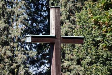 kreuz auf einem friedhof