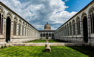 Patio del camposanto monumentale de Pisa, Italia