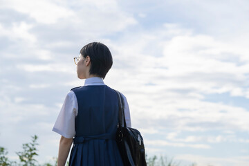Fototapeta premium 女子高生の後ろ姿