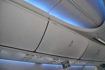 Luggage rack for hand baggage in aircraft cabin