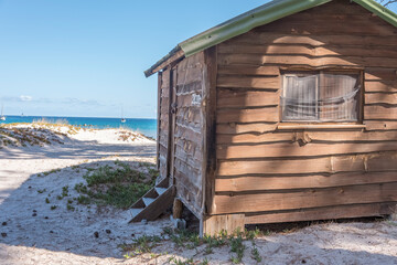 cabanon au bord de mer © dominique