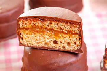 Pão de mel e chocolate  pedaço recheado