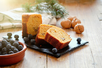 Walnut and blueberry sponge cake and its ingredients