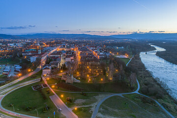 Nowy Sącz, panorama miasta po zachodzie słońca