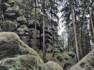 Steile Felswände