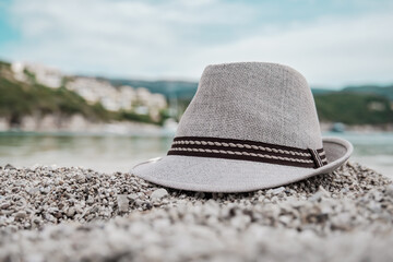 Fototapeta na wymiar A hat at the beach