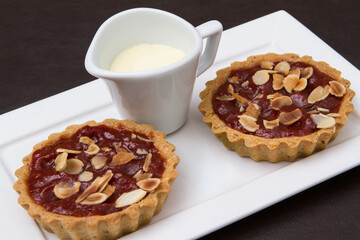 apple pie with cream