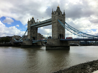 Fototapeta na wymiar tower bridge in london open up