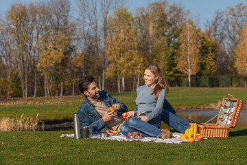 The couple had an outdoor picnic in the park