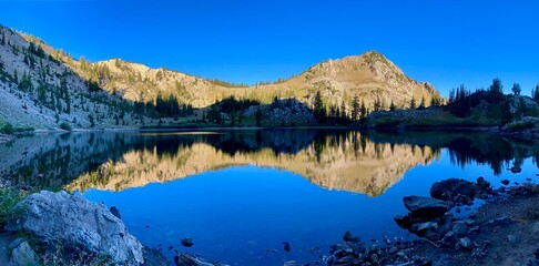 Fototapeta premium mountain lake reflection