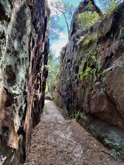 Felsengasse im Gebirge