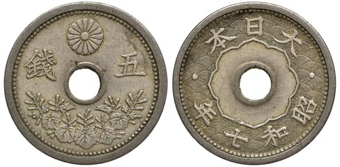 Japan Japanese coin 5 five sen 1932, chrysanthemum flower flanked by value, paulownia foliage...