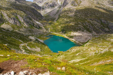 Fototapeta na wymiar Lago di montagna