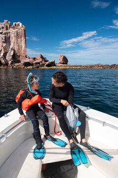 A mom and her son getting ready to snorkel at Esp&radic;&ne;ritu Santo Island.