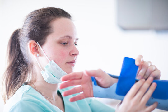 nurse tigthing a armbracer to a patient female