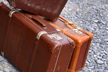 Antike Koffer auf einem Flohmarkt