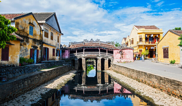 The iconic Japanese covered bridge in Hoi An