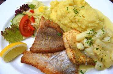 Dreierlei Fisch mit Kartoffelpüree und Wurzelgemüse 