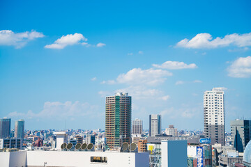 東京　新宿駅から望む青空　大久保　東中野　方面　2020年9月