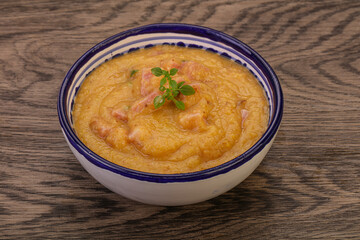 Peas cream soup with smoked ribs