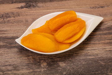 Sweet mango slices in syrop