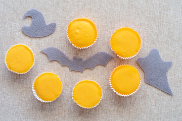 Homemade pumpkin cakes for kids Halloween party.
