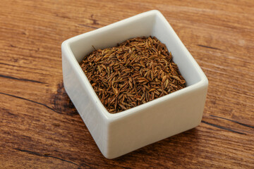 Dry zeera seeds in the bowl