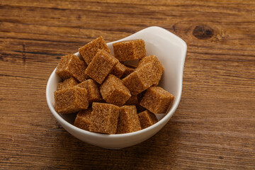 Cane sugar cubs in the bowl