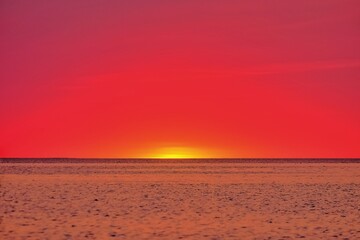 Fototapeta na wymiar red sunrise or sunset over the sea