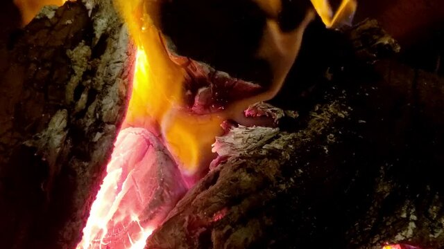 fuego de le&ntilde;a en tiempo real