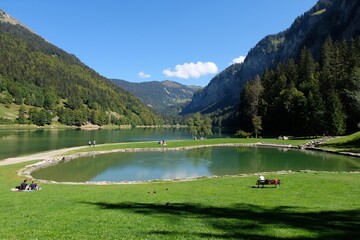 Lac de Montriond dans les Alpes françaises en Haute-Savoie