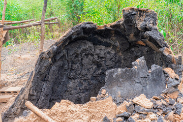 A pit of clay used for burning dry twigs to make cooking charcoal. According to traditional natural methods