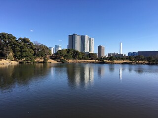 Obraz premium View and reflection of Downtown Tokyo, Japan