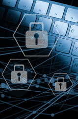 パソコンのキーボード　インターネットセキュリティとデータ保護　個人情報　サイバーセキュリティ　DX デジタルトランスフォーメーションの概念