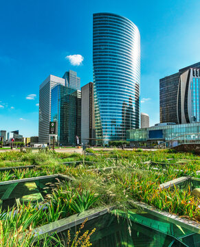 Tour et jardin - Esplanade - Paris - La d&eacute;fense - Nanterre
