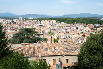 Fototapeta na wymiar The beautiful cityscape, great cathedral and the red roofs of the medieval city of Girona, Spain