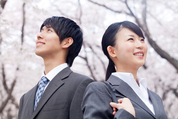 笑顔の新入社員