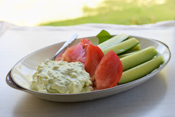 夏野菜とアボカドディップ
